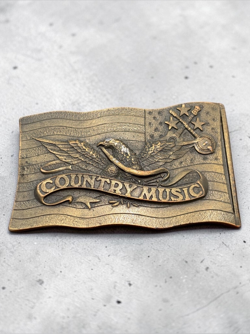 VINTAGE 1977 INDIANA METAL CRAFT “COUNTRY MUSIC” BELT BUCKLE